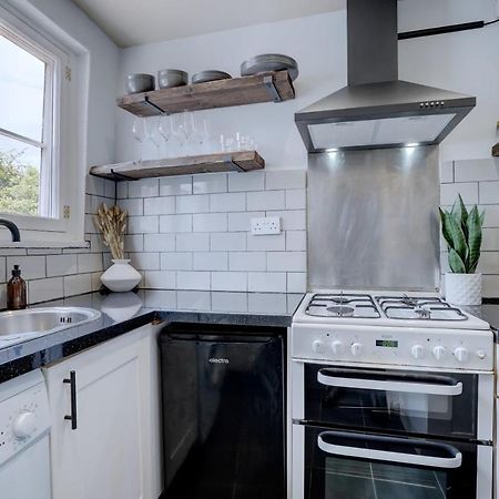 Stunning Designer Apartment In An Ancient Building Норуич Екстериор снимка